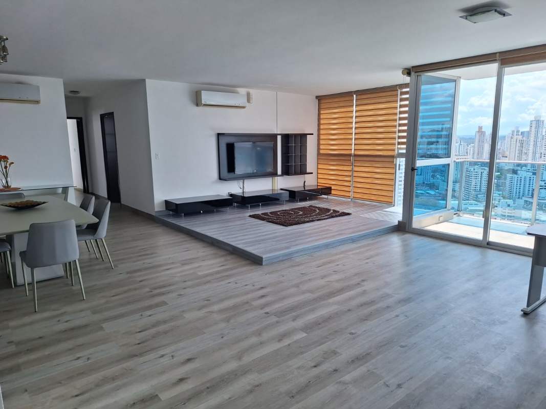 Large master bedroom with window city view ensuite bath PH Waterfalls San Francisco Panama