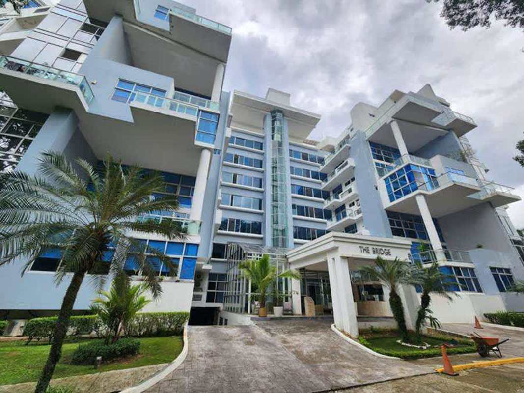 Infinity rooftop pool, Jacuzzi and lounge area with skyline views at PH The Bridge Ancón Panama