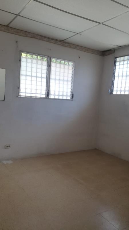 Interior room with barred windows, tiled ceiling, beige tiled floor Los Andes rental Panama