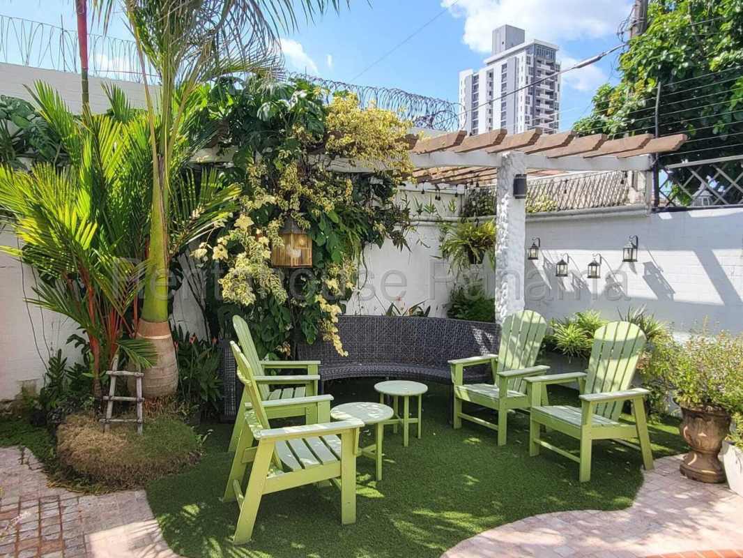 Large private swimming pool tropical garden patio in El Carmen house for sale Panama City