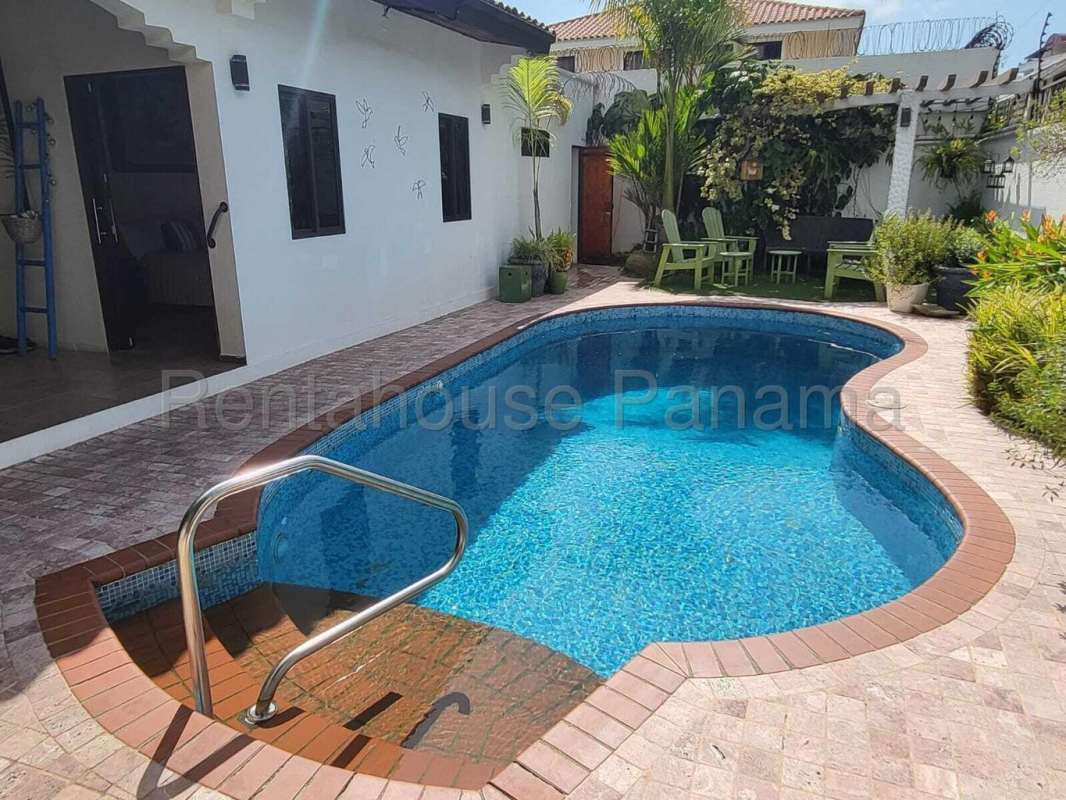 Updated kitchen with granite counters, glass cabinets, gas stove house Panama City