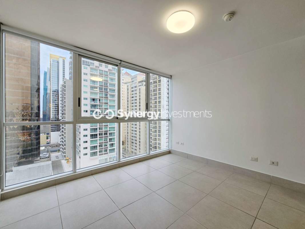 Private balcony with panoramic Panama skyline view PH Metropolitan Obarrio