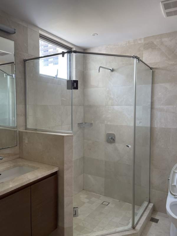 Modern bathroom with marble finishes, glass-enclosed shower at PH Ocean House Santa María Panama