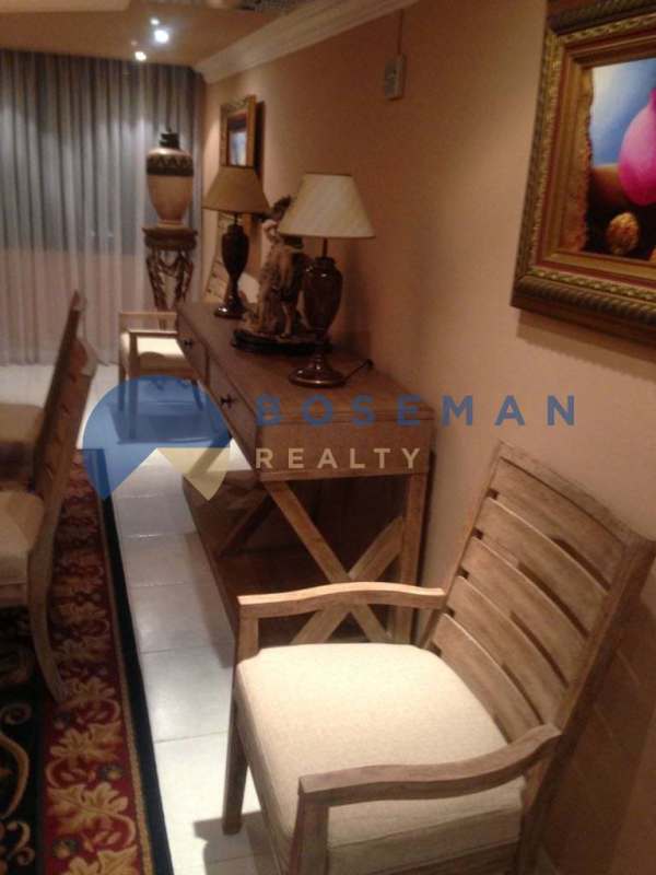 Traditional style hallway with console table, artwork and décor at PH La Fontana Obarrio Panama