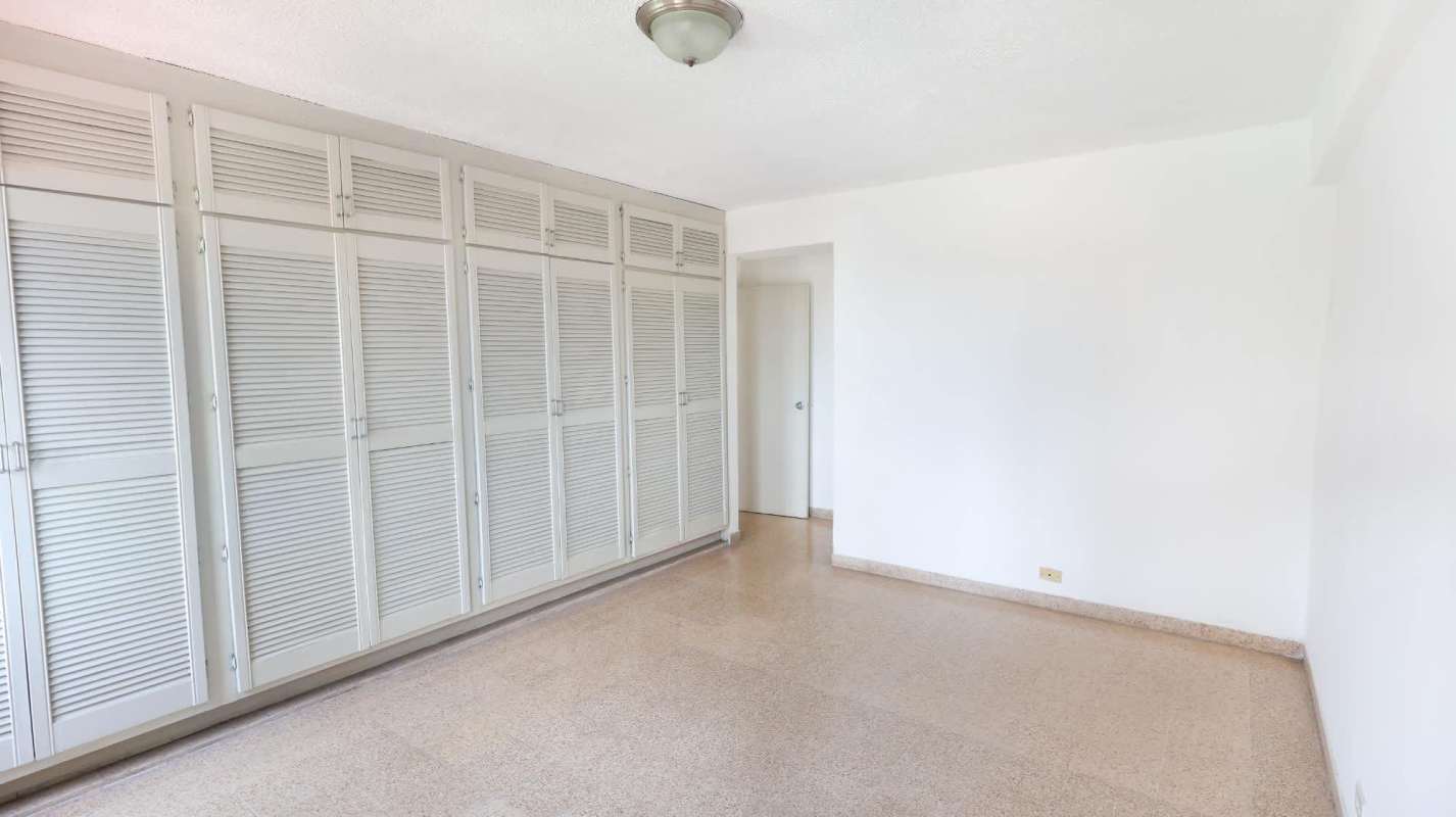 Second bedroom with closet, AC and natural light Punta Paitilla Panama
