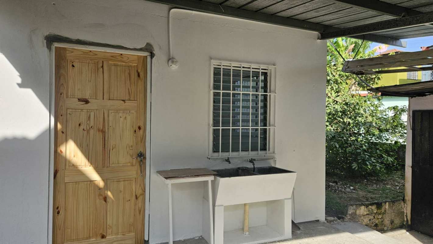 Independent 1BR Apartment with Porch Las Lajas Las Cumbres