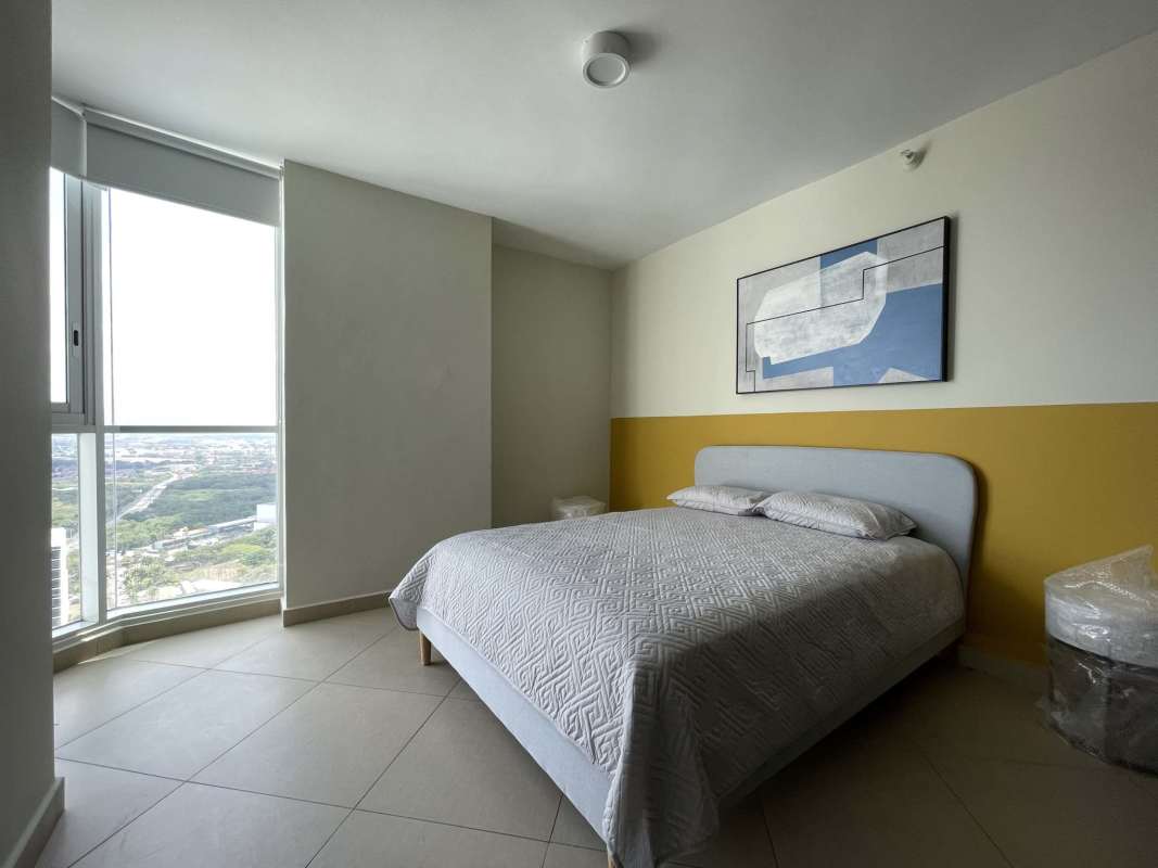 Secondary bedroom with large windows, closet and AC split Costa del Este PH Country Club