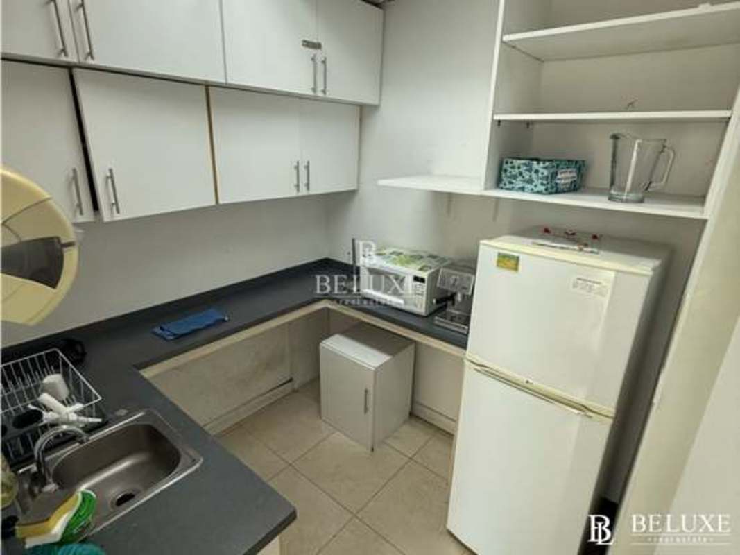 Grand lobby entrance with polished design in Torre Banesco Panama City