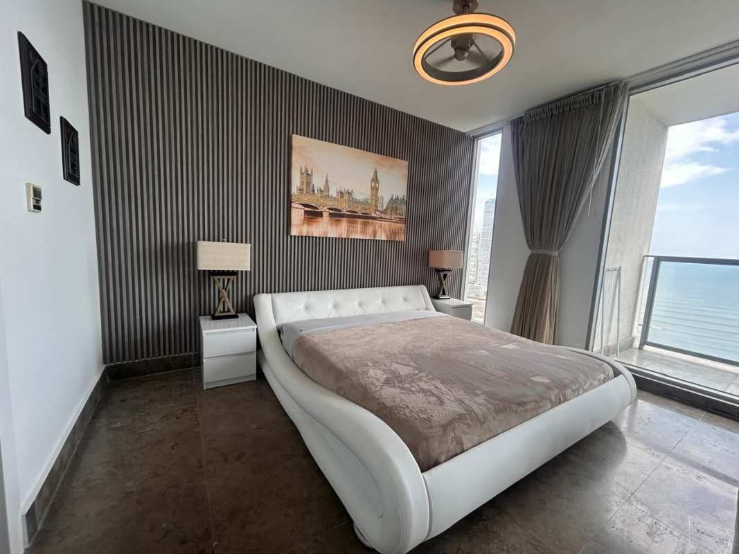 Master bedroom with ocean views floor-to-ceiling windows PH Yoo Panama