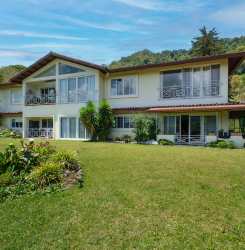 Furnished 2BR Condo with Covered Terrace in Boquete Highlands