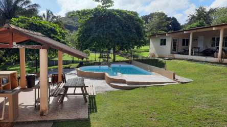 Exterior rural house with covered carport surrounded by greenery in Los Díaz Santa Rita Panama