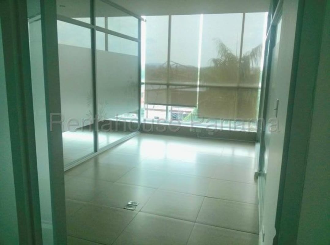 Small bathroom with modern fixtures in commercial office PH Top Tower Panama