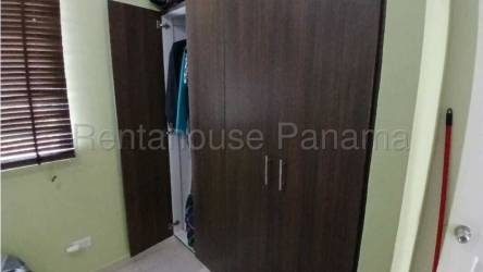 Spacious kitchen with granite-style counters, fridge, oven in Vista Alegre Arraijan Panama