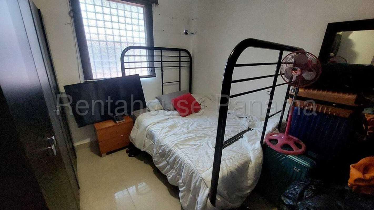 Large master bedroom with upholstered headboard, vanity, closet, and AC Condado del Rey Panama