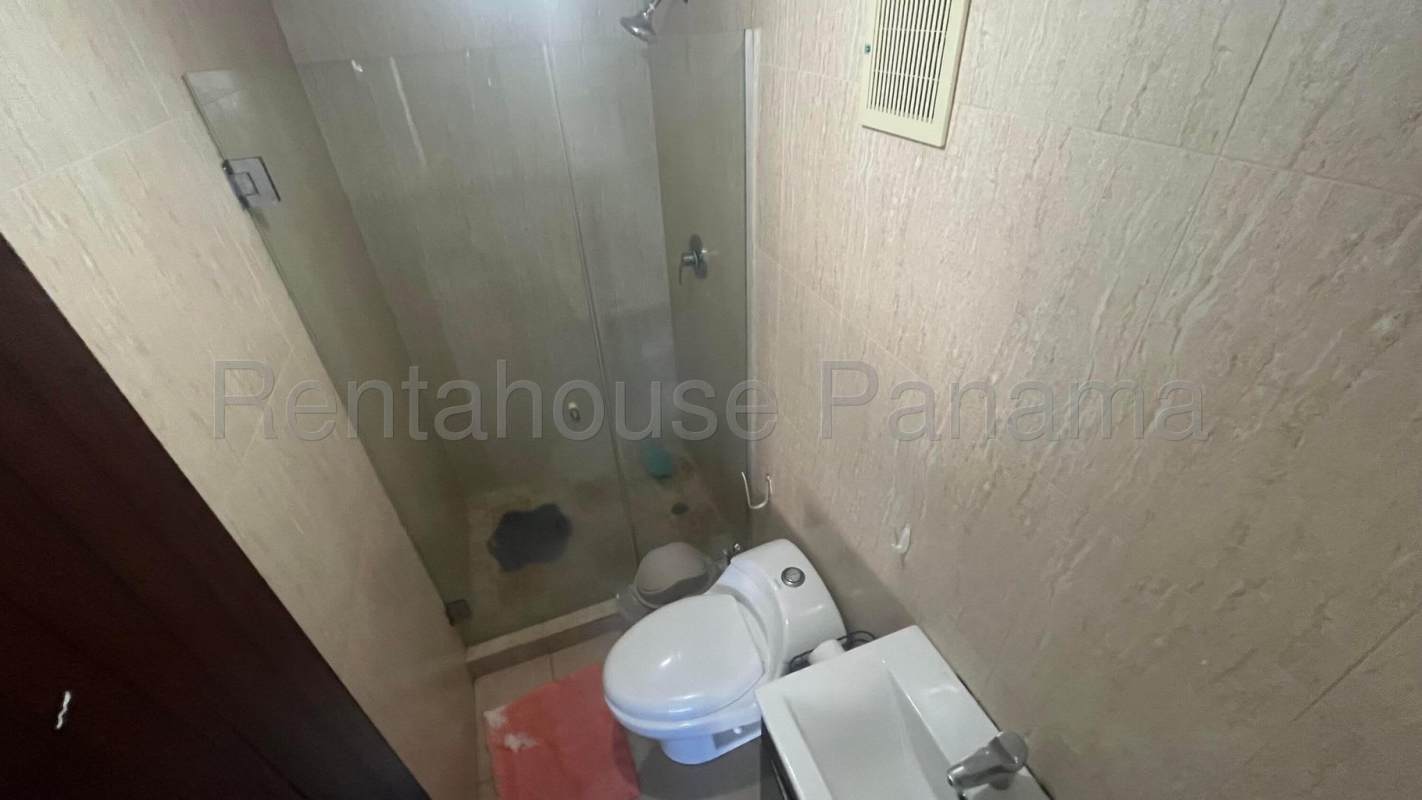 Modern bathroom, beige tiles, walk-in glass shower, ceramic sink, PH Condado Country Club Panama