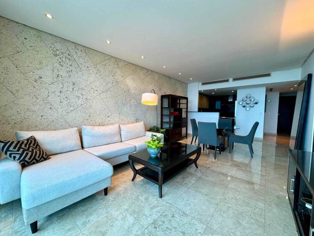 Spacious bedroom with large windows featuring panoramic ocean and skyline views in PH Sky Panama City