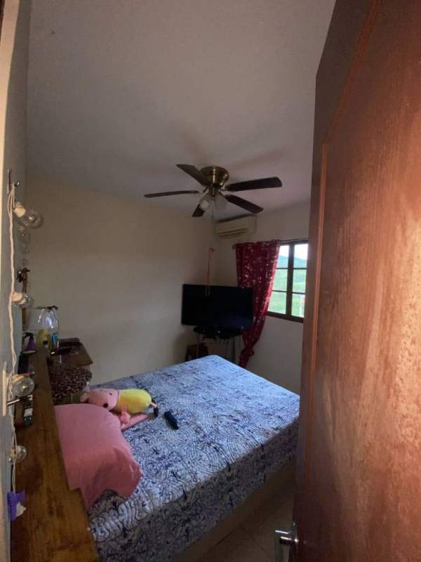 Cozy bedroom with AC, curtains, ceiling fan in Tocumen Panama house