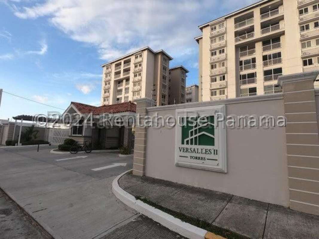 3BR Apartment in PH Torres de Versalles with Pool in Llano Bonito