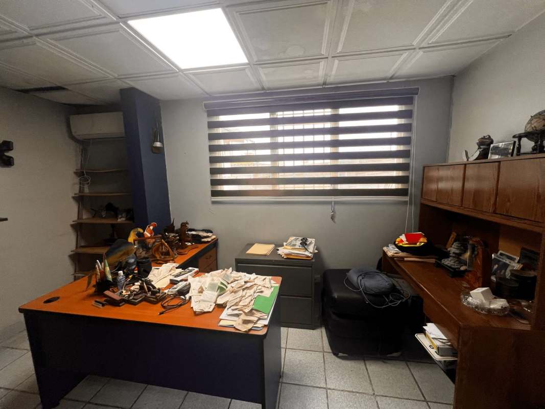 Private office with desks, window blinds and furniture commercial rental Llano Bonito Panama City