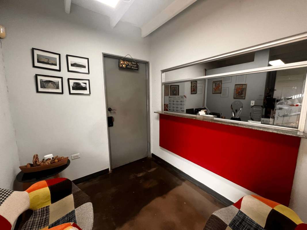 Private office room with A/C, window blinds, bookshelf, desk in Llano Bonito commercial property Panama City