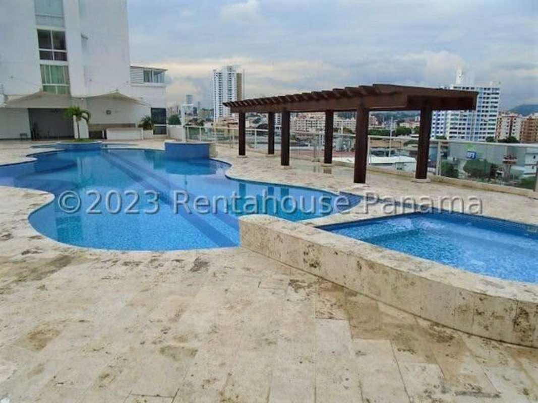 Infinity rooftop pool with jacuzzi overlooking skyline and bay in Bahia del Golf Panama City