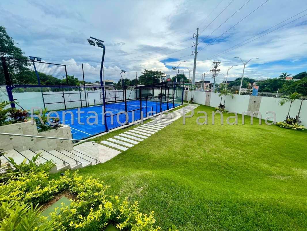 Well-equipped gym fitness center in PH Bahia del Golf Coco del Mar Panama City