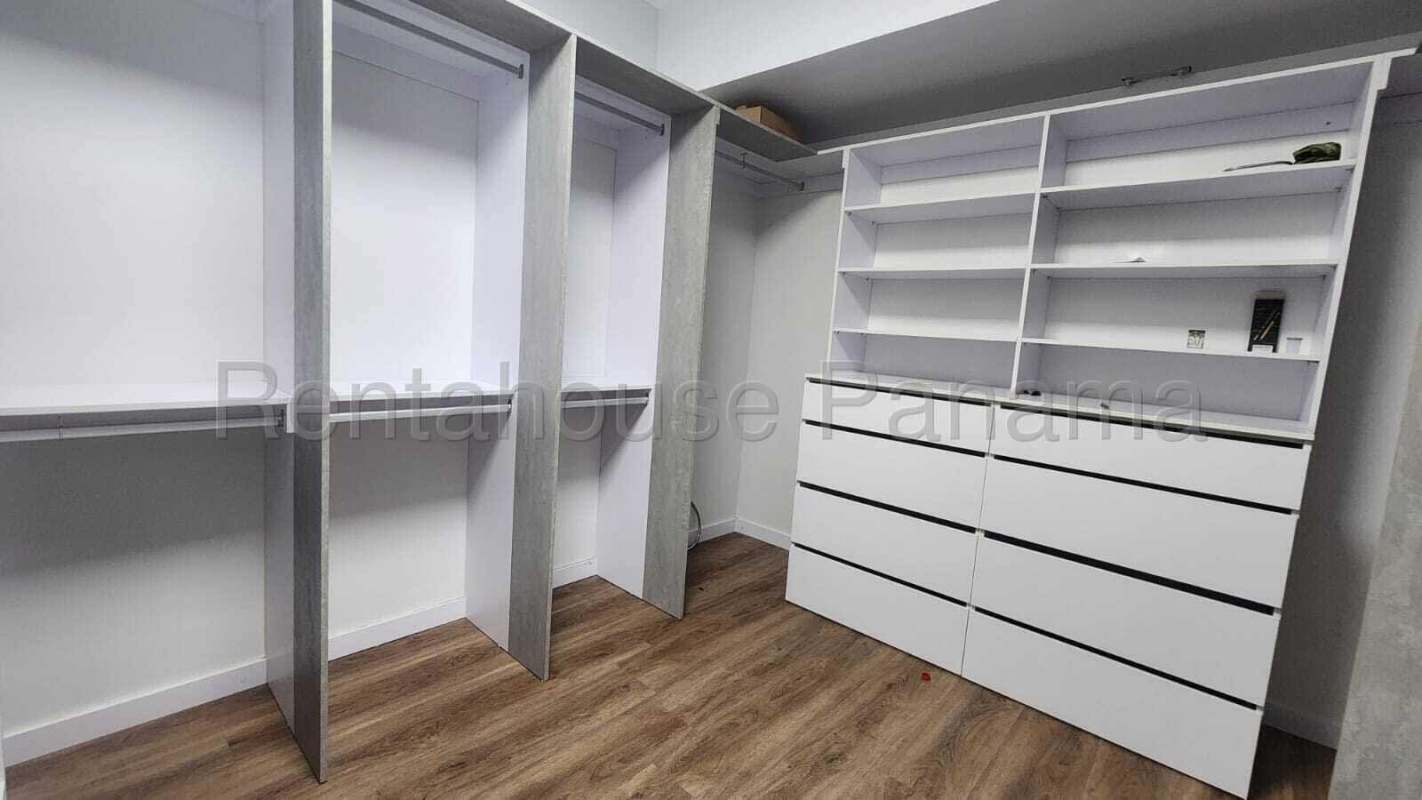 Private balcony with glass railing and panoramic city views in Quartier del Mar Coco del Mar Panama