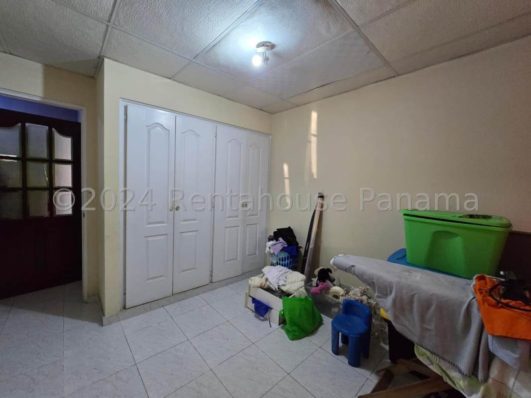 Bedroom decorated with vines closet ceiling fan Brisas del Golf Panama