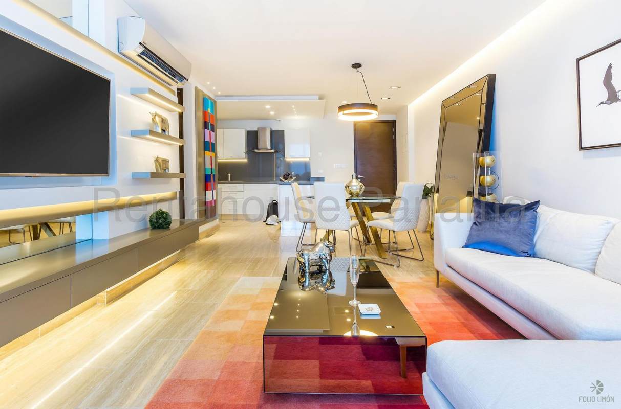 Bright secondary bedroom with closet and marble floors PH The Regent Costa del Este Panama