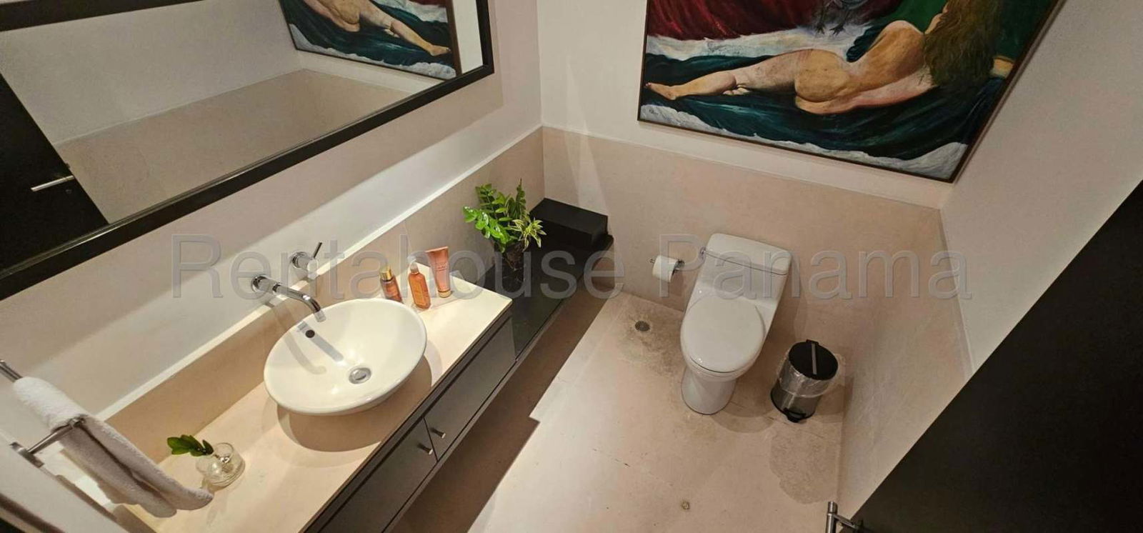 Infinity swimming pool with lounge areas and ocean views in luxury tower PH Ocean Club Panama