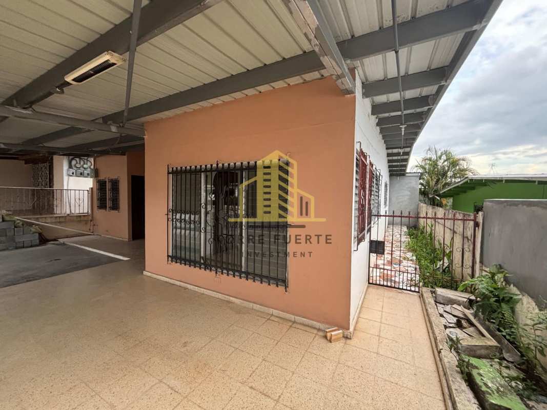 Spacious living room with tiled floors and large windows in Cerro Viento Panama