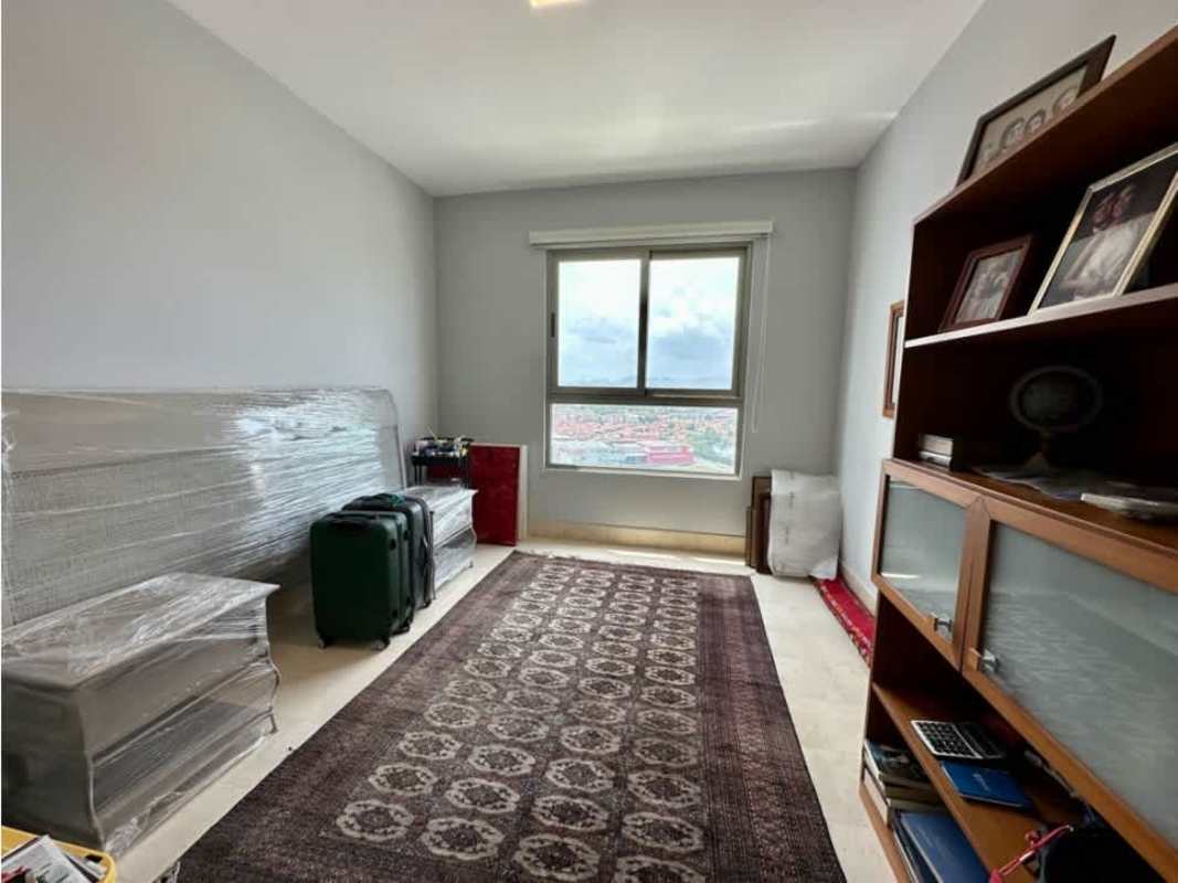 Modern master bathroom with marble counters, double vanity and glass shower PH Greenview Santa Maria Panama