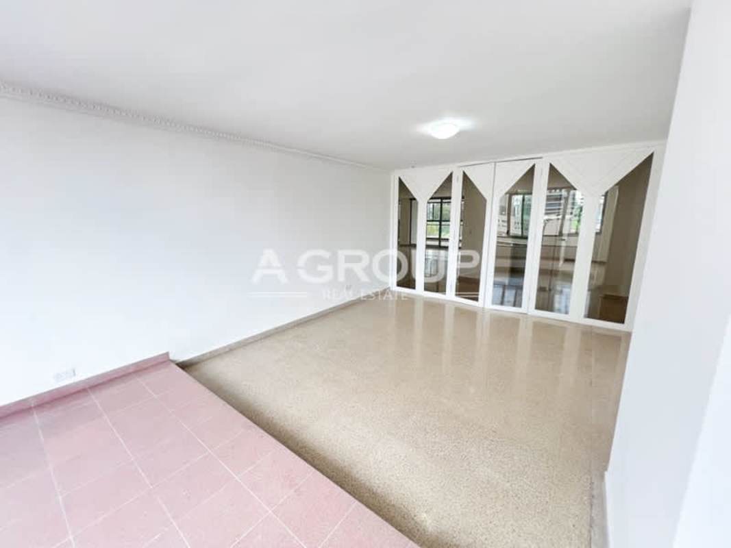 Bedroom with large windows and bay view in PH Savoy Punta Paitilla Panama