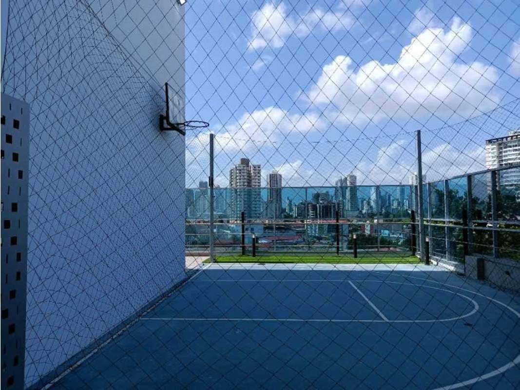 Rooftop swimming pool with skyline view at PH Square Park apartment Panama