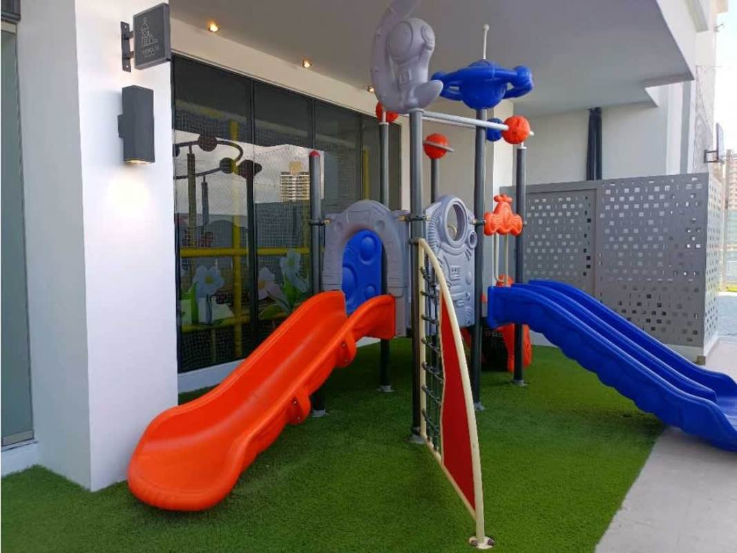 Spacious apartment living area with kitchen and city skyline PH Square Park Vía España