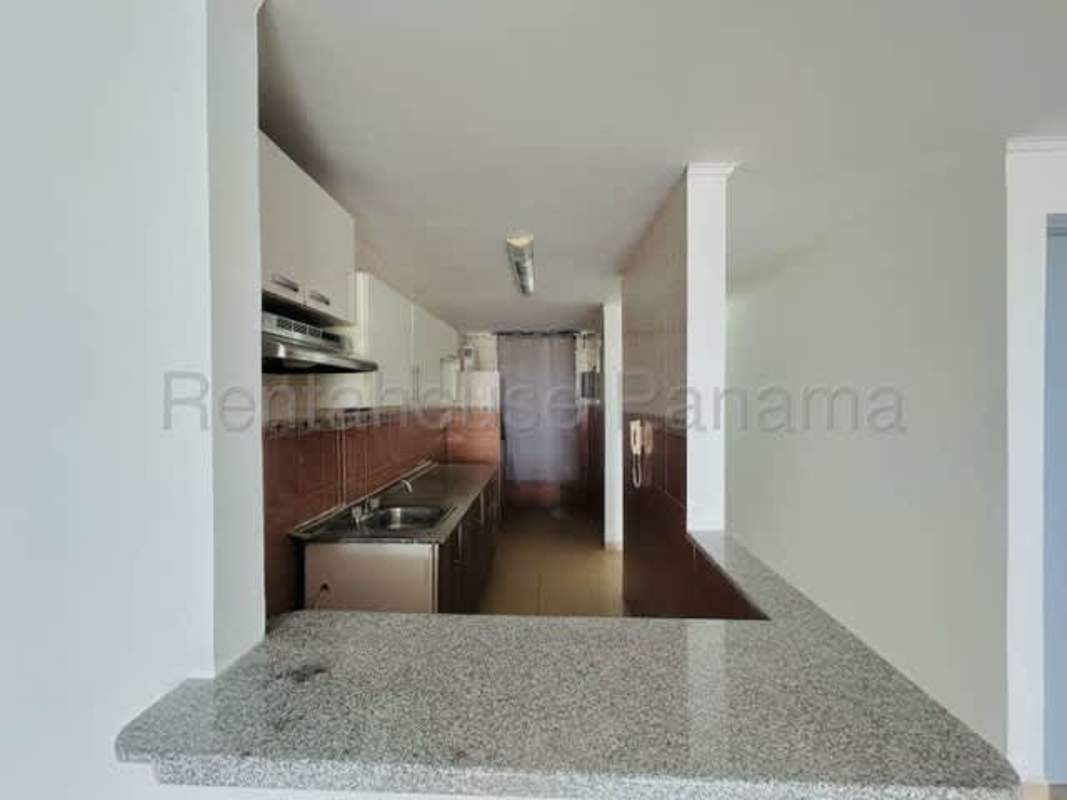 Living room with large windows, tile floors, ceiling fan PH Avenida Pulida 12 de Octubre Panama