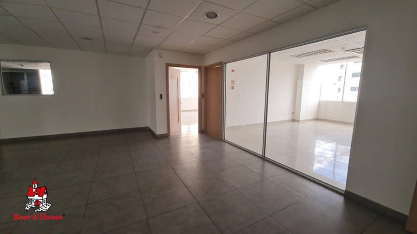 Large airy office space with tiled floor and drop ceiling in Panama City