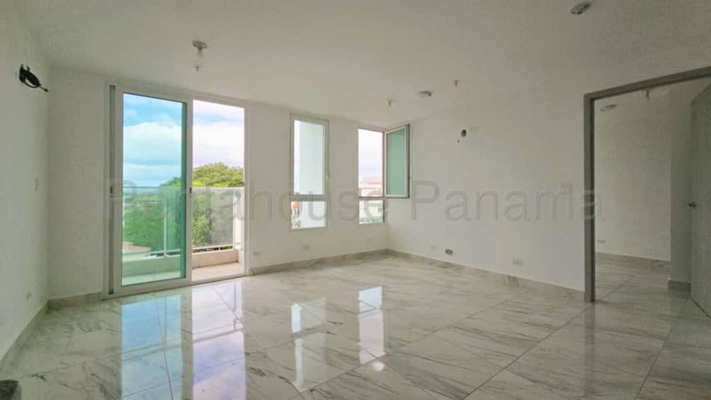 Bedroom with marble tile floors, large window, closet in PH Sky Point Bella Vista Panama