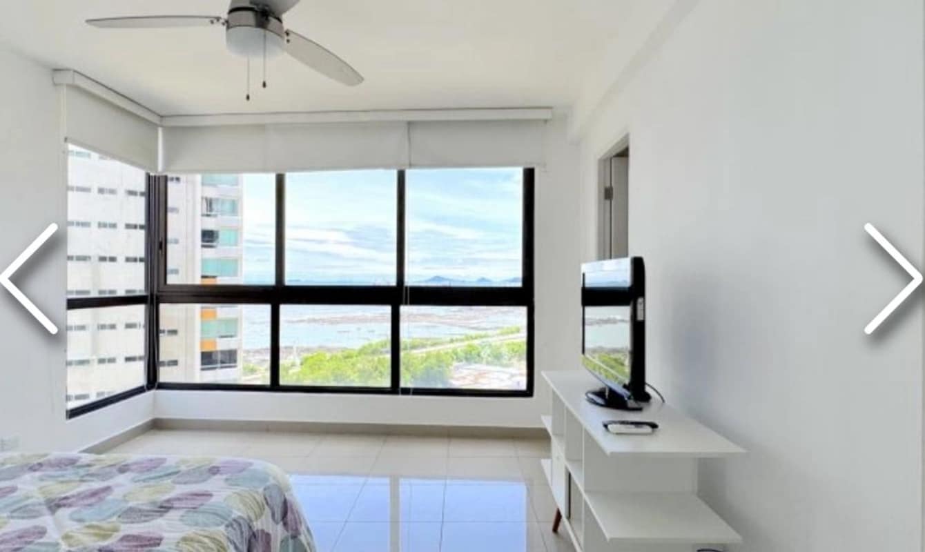 Bedroom with air conditioning, ensuite bathroom, pastel décor in PH San Francisco Bay Tower 300 Panama