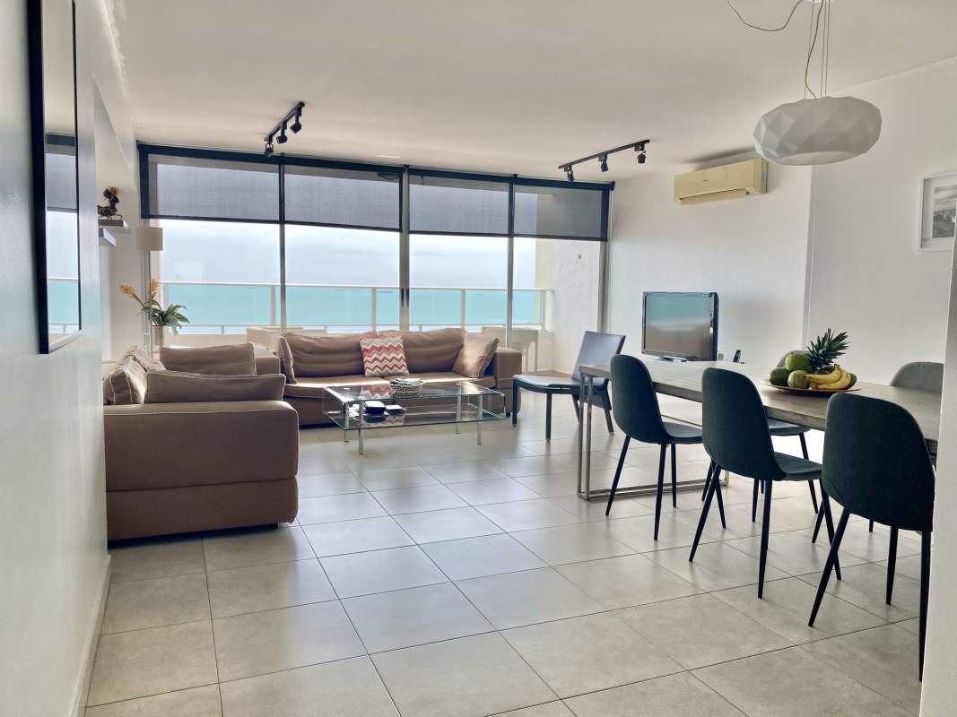 Open plan living room with ocean view in PH Terrawind San Francisco Panama City