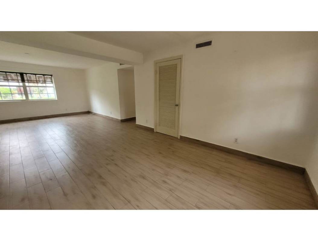 Living dining room with porcelain floors and terrace door at PH Residencial Embassy Clayton