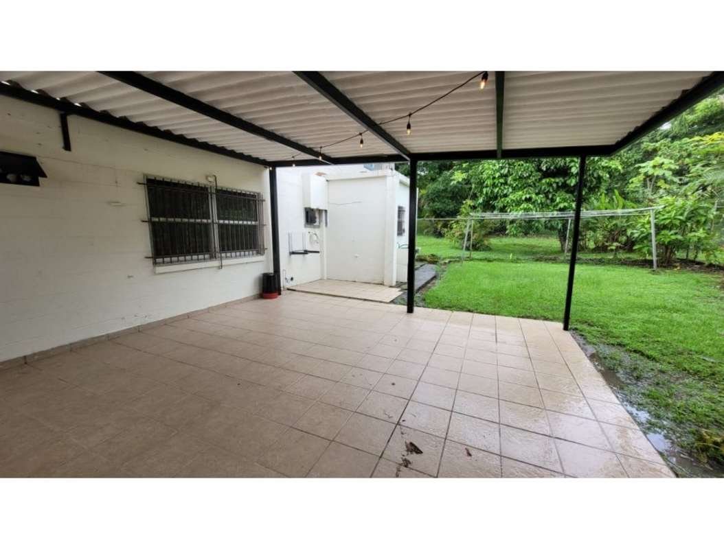 Bedroom with AC, windows and closet in PH Residencial Embassy Clayton