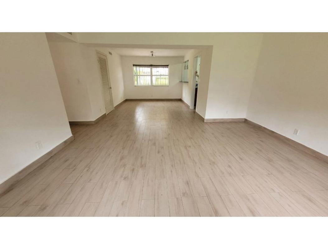 Kitchen with granite counters, breakfast bar, white appliances, PH Residencial Embassy Clayton