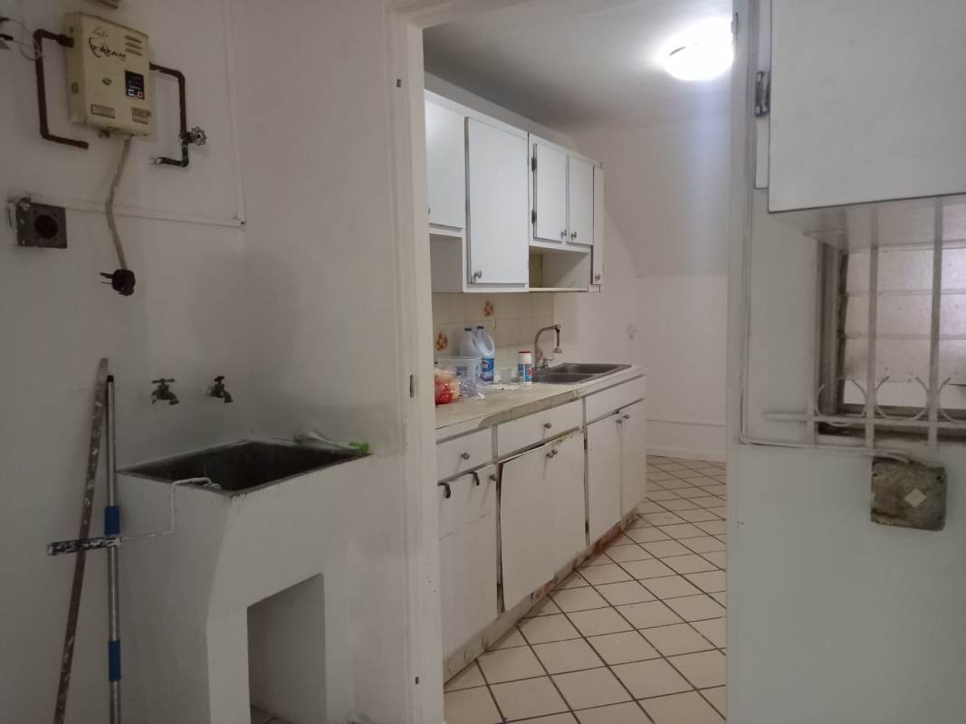 Simple kitchen with countertop and cabinetry in Condado del Rey house Panama City