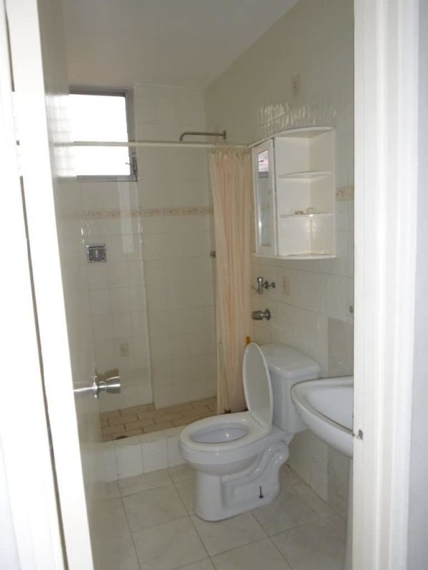 Functional bathroom with walk-in shower, ceramic tiles at PH Ocean View Panama