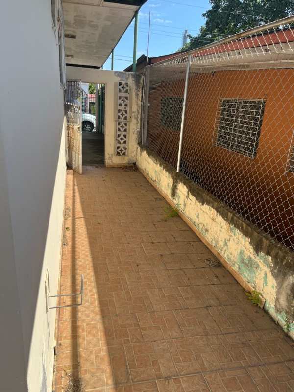 Exterior tiled walkway with security bars and covered porch single-family house Pedregalito Juan Diaz Panama
