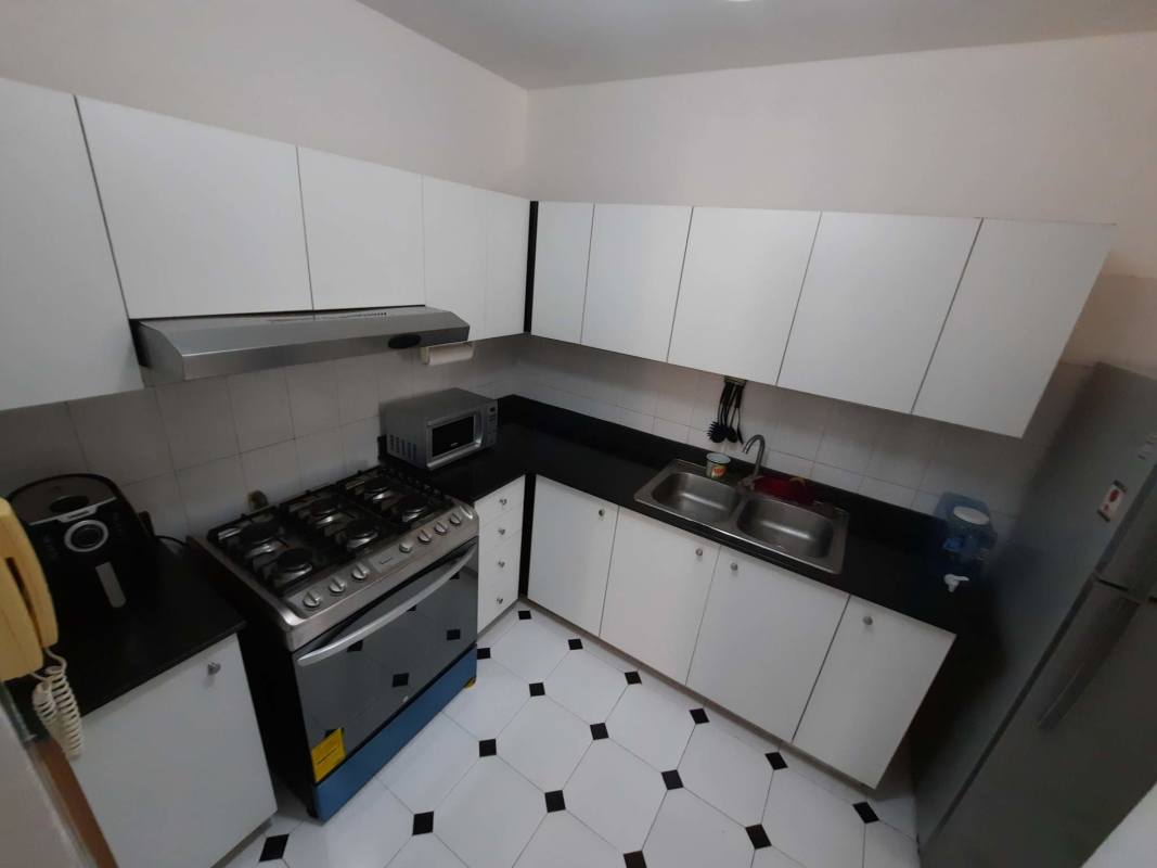 Living area with large windows offering city views in Edison Park apartment Panama