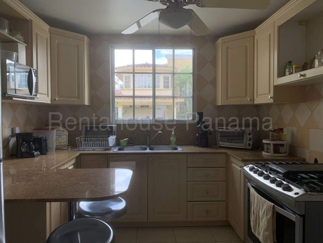Traditional style kitchen with granite counters large window Condado del Rey Panama