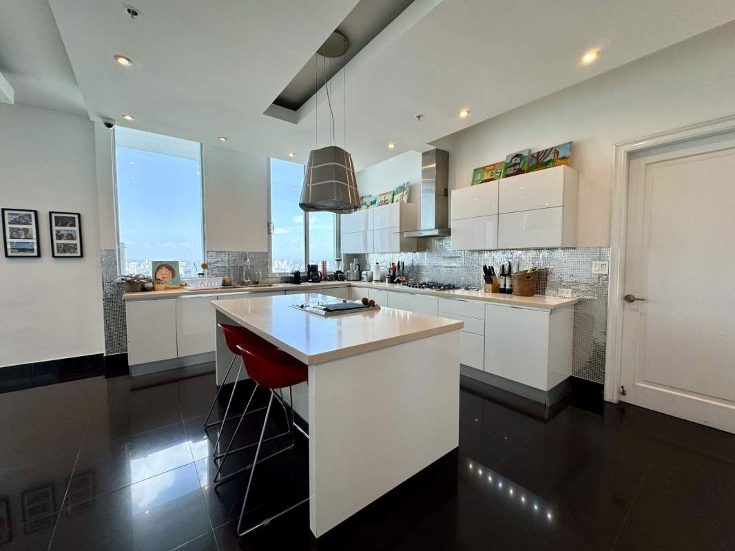 Spacious master bedroom with private balcony and ocean views PH Ocean One Costa del Este