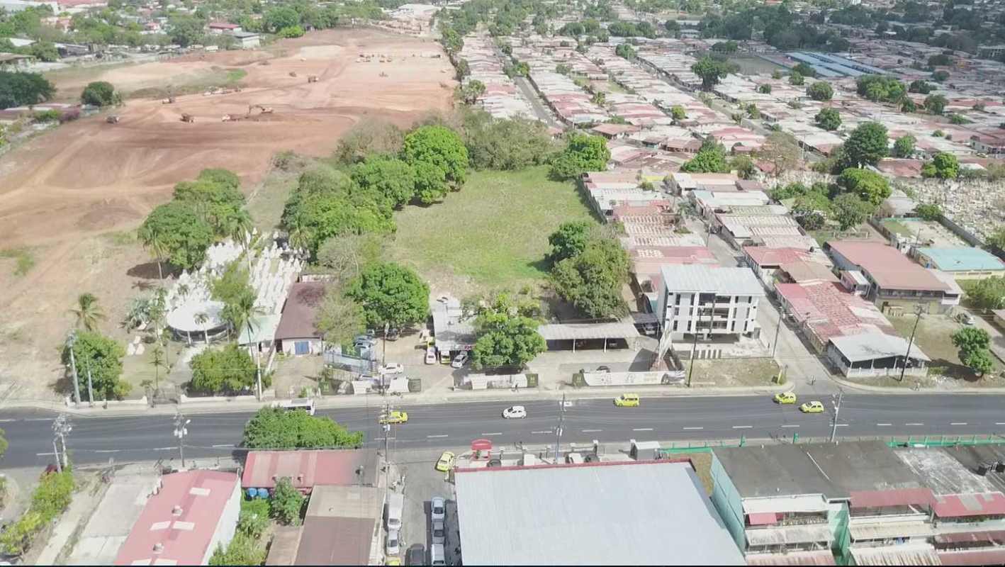 Vacant development-ready lot adjacent to cemetery and residential in Juan Díaz Panama City
